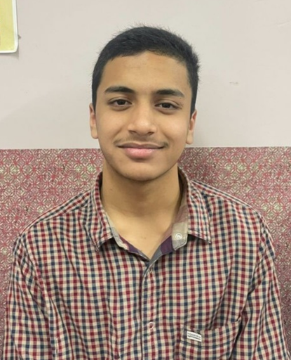 Student learning Arabic speaking and writing at Mentor Language Institute Delhi